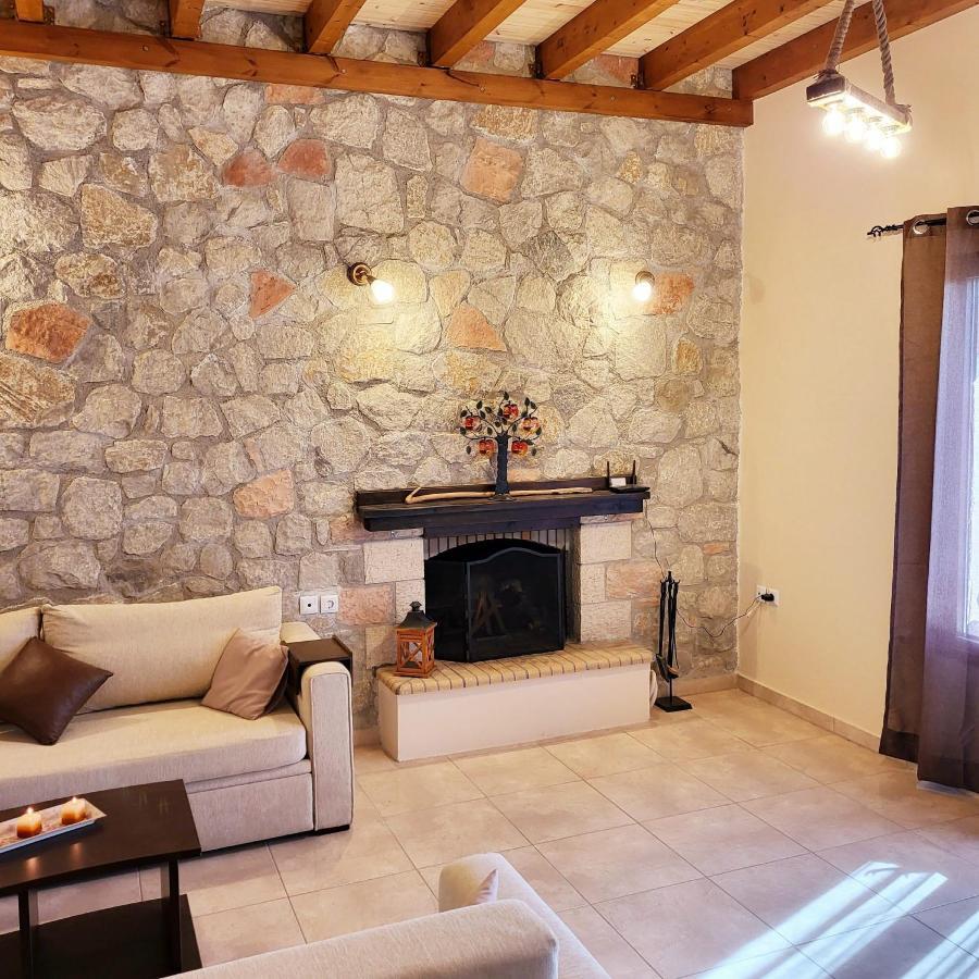 Villa Τα Πέτρινα Στο Σκεπαστό à Kalavryta Extérieur photo